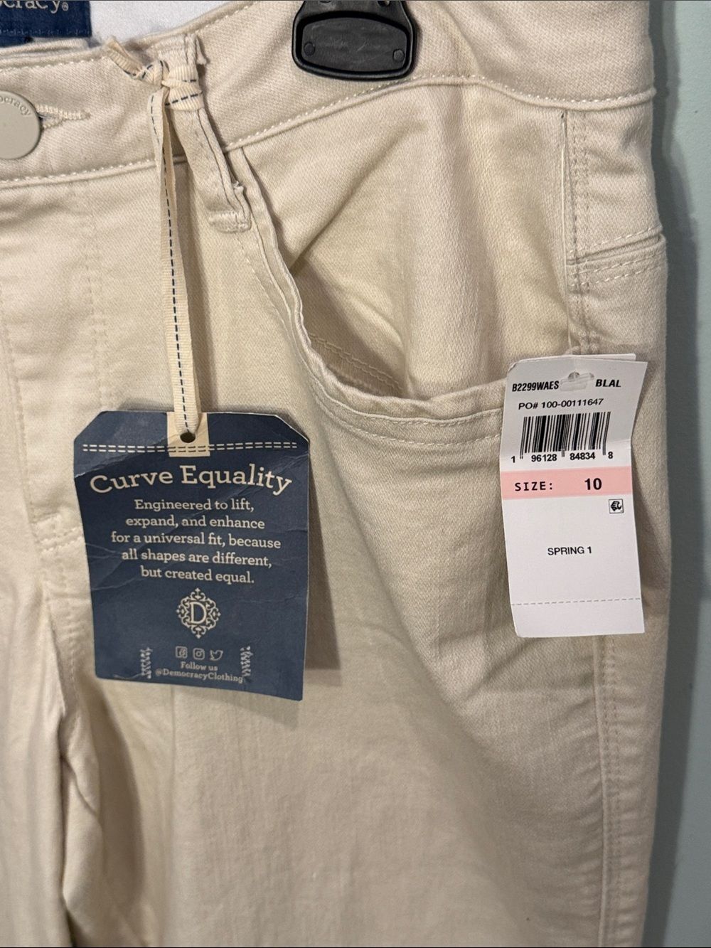 Democracy NWT Cream Curve Equality Straight Crop Jeans Size 10 - Picture 5 of 6